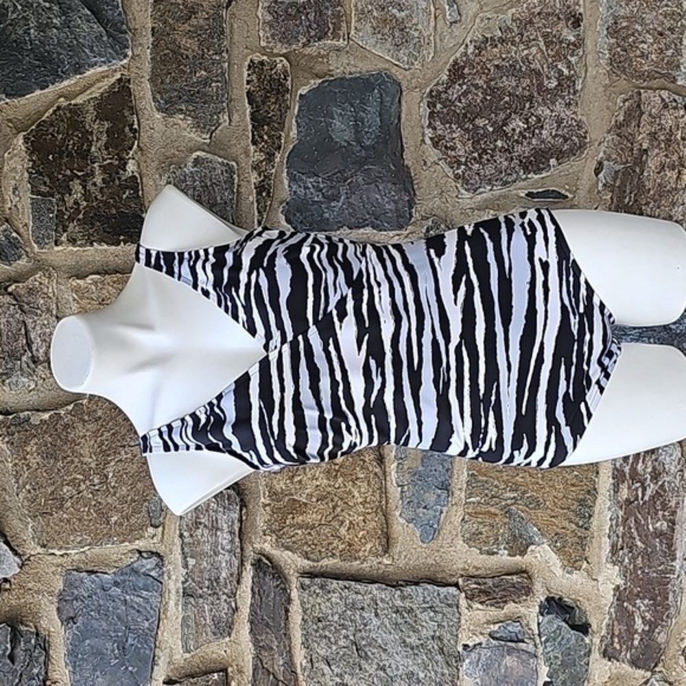 MAGICSUIT Tigre Sombre Sanibel One Piece Swimsuit Size US14 - Picture 2 of 14
